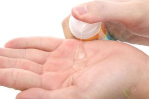Gel bôi trơn có tác dụng làm giảm ma sát, tăng độ ẩm và cải thiện cảm giác thoải mái trong quan hệ tình dục